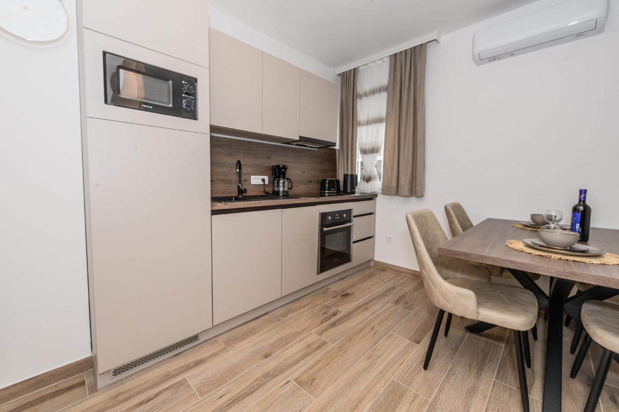 Kornelija Apartment *